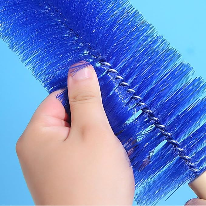 Remove dust with this flexible tool